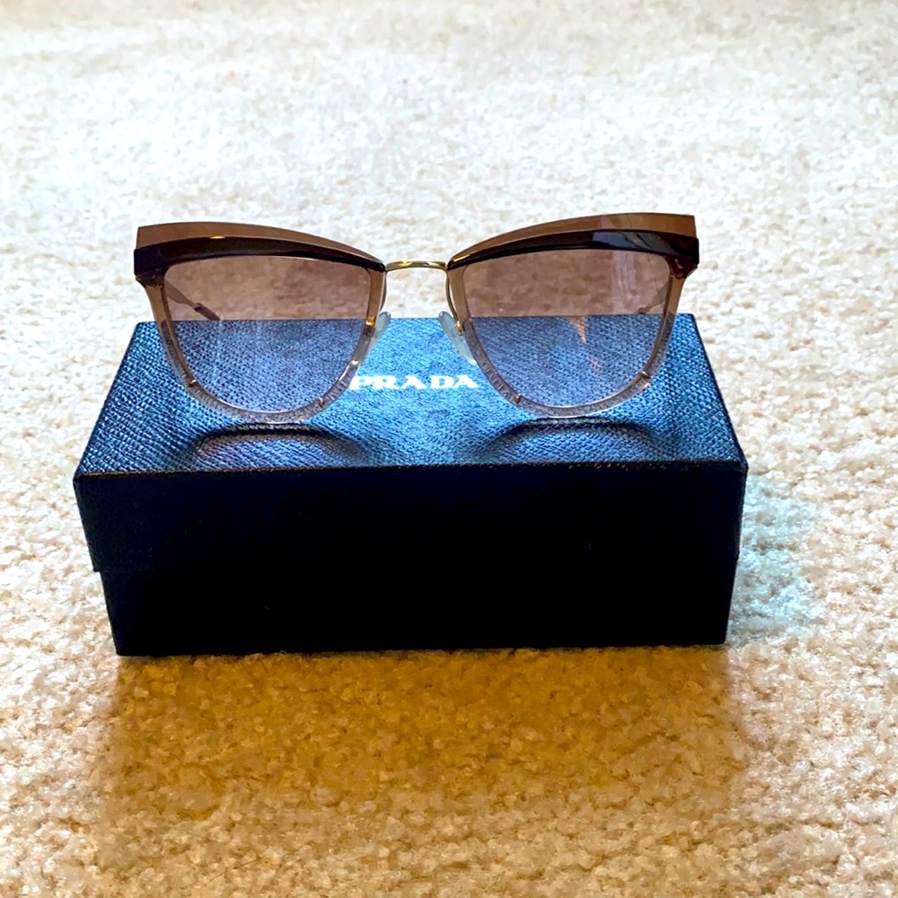 Amazing condition Prada sunglasses